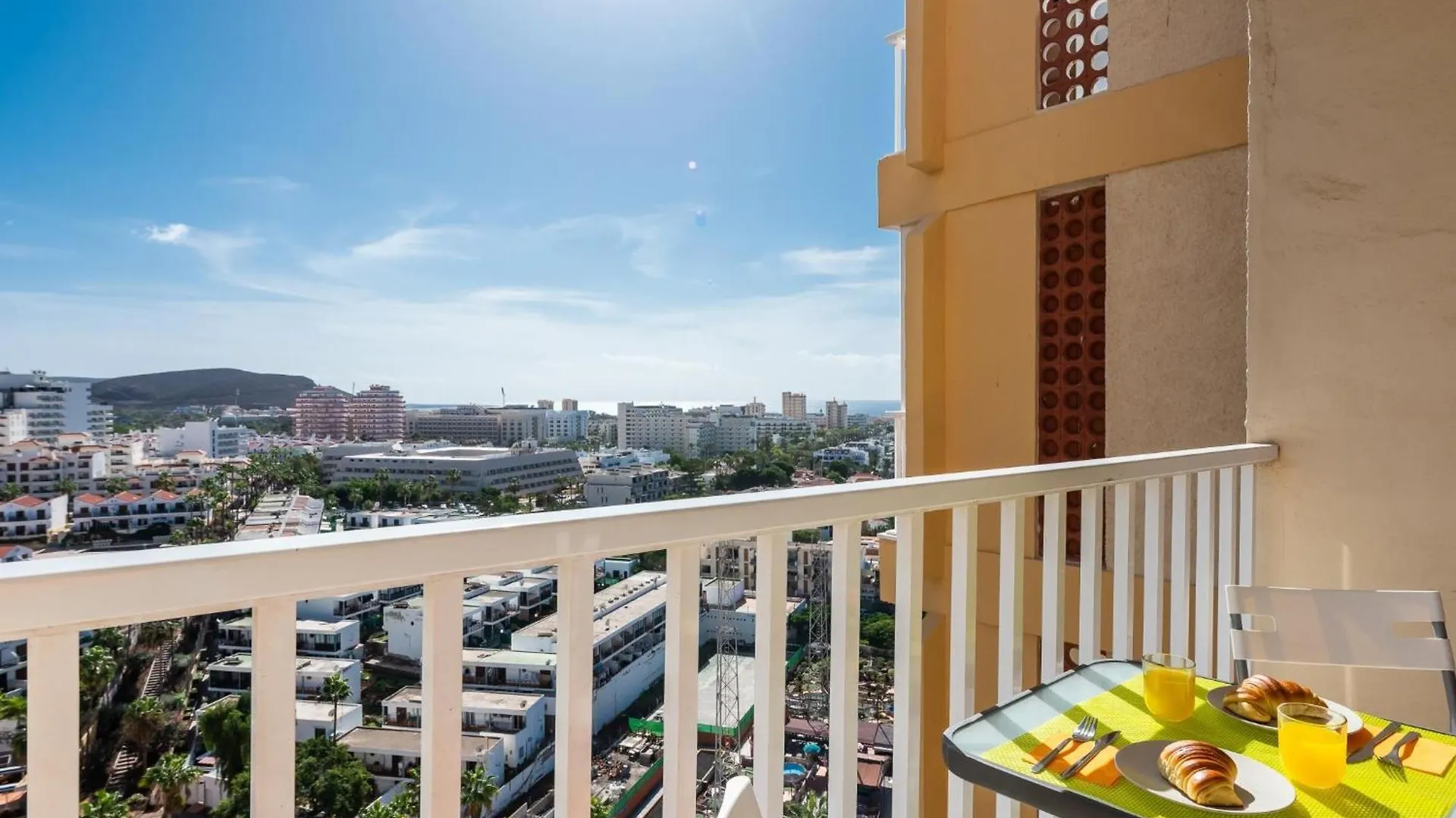 12. Comfortable Apartment In Las Americas Playa de las Americas